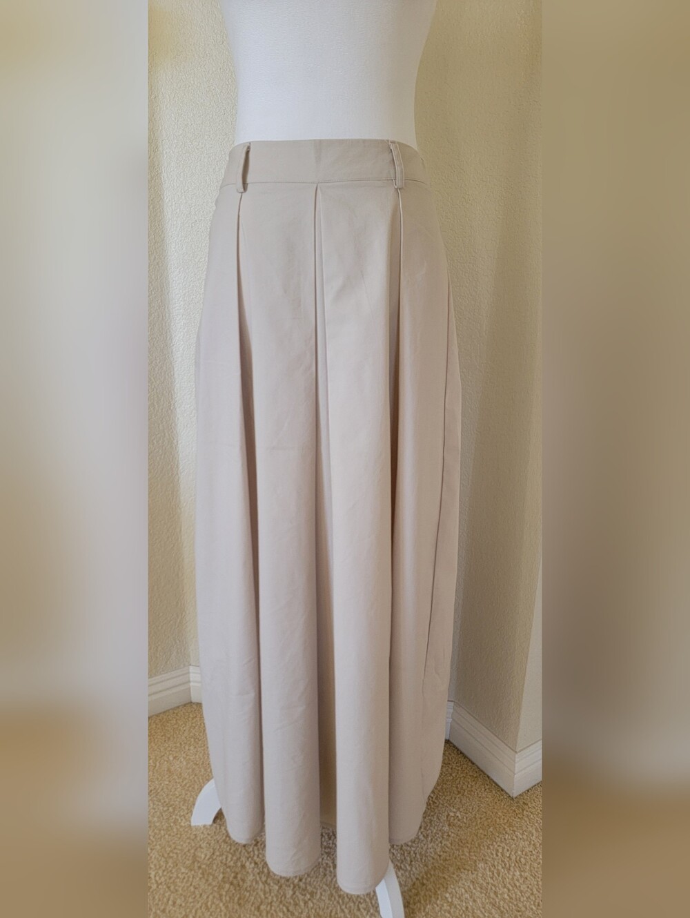 NWT Daniele Fiesoli Beige Pleated Maxi Skirt, Made In Italy, Size Medium